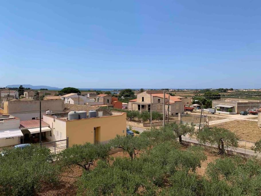 Casa Vacanza Torre Di Mezzo - Tramonto Marausa Bagian luar foto
